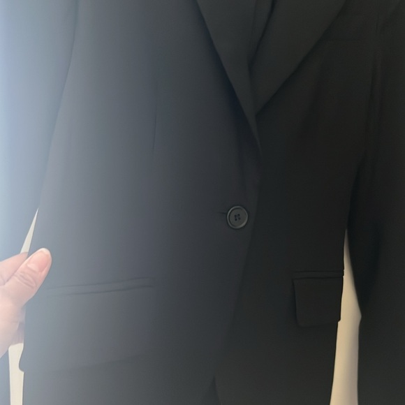 Aritzia Classic Black Women's Blazer - Picture 5 of 6